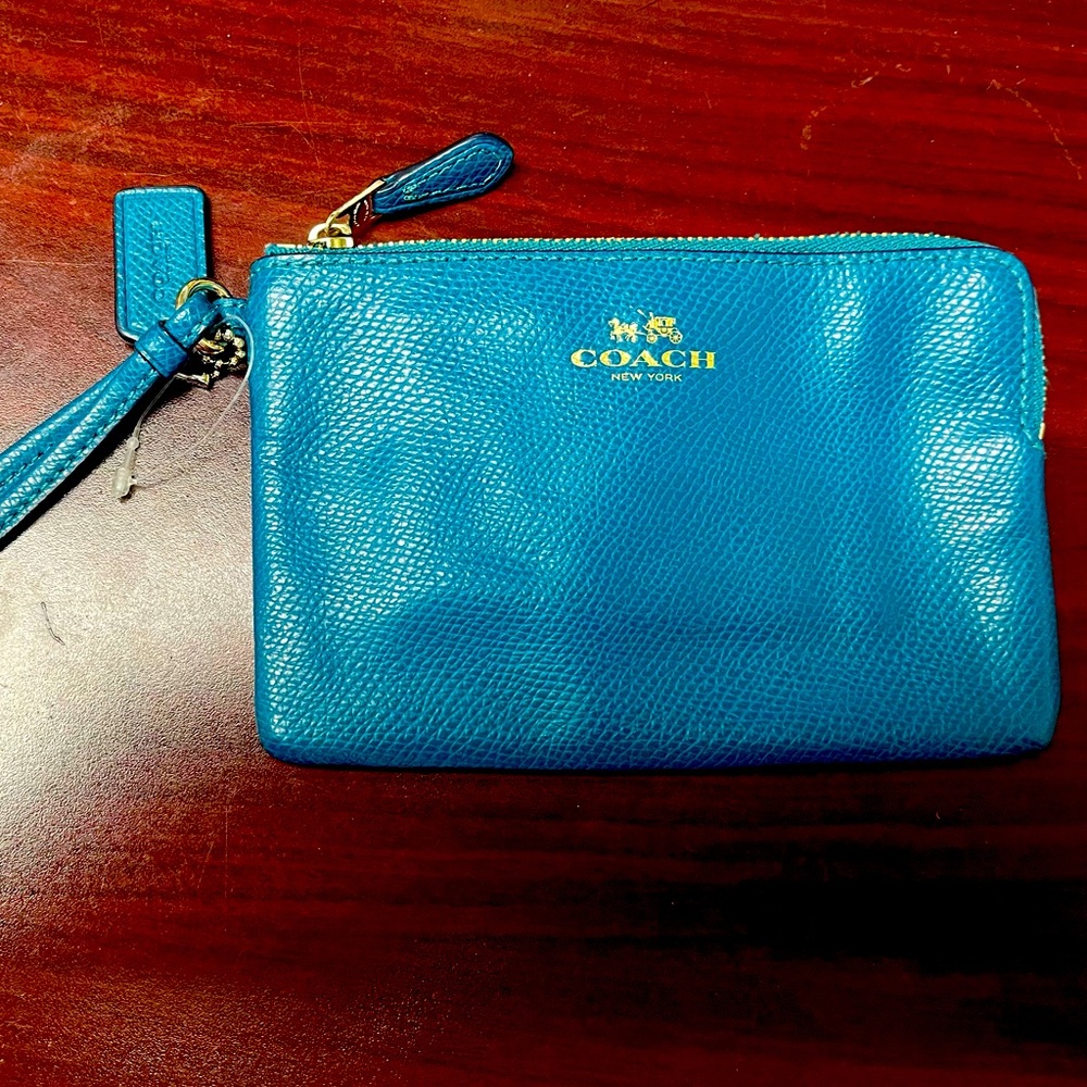 ⭐️⚡️Coach Blue Leather Wristlet